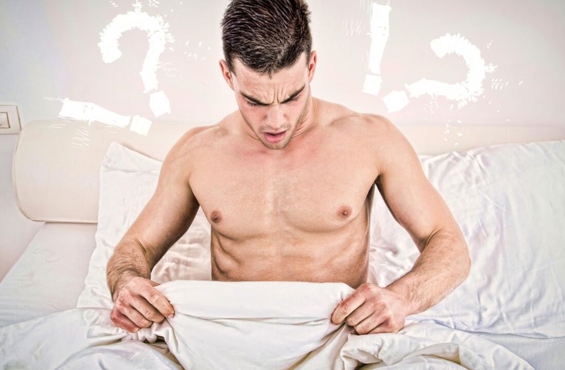 Ein Mann ist mit der Größe seines Penis unzufrieden